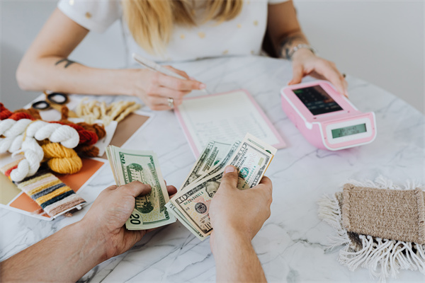美国4月ADP就业人数增加19.2万，预期18万，3月数据上修